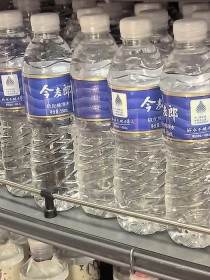 刘耀文：想要一瓶矿泉水