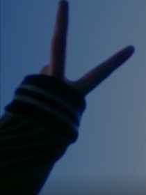 站在这，看着你爱别人