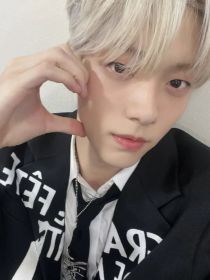 TXT：忙内是女生？