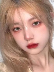 穿红斗篷的少女