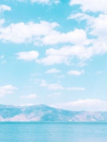 阴霾背后是月光